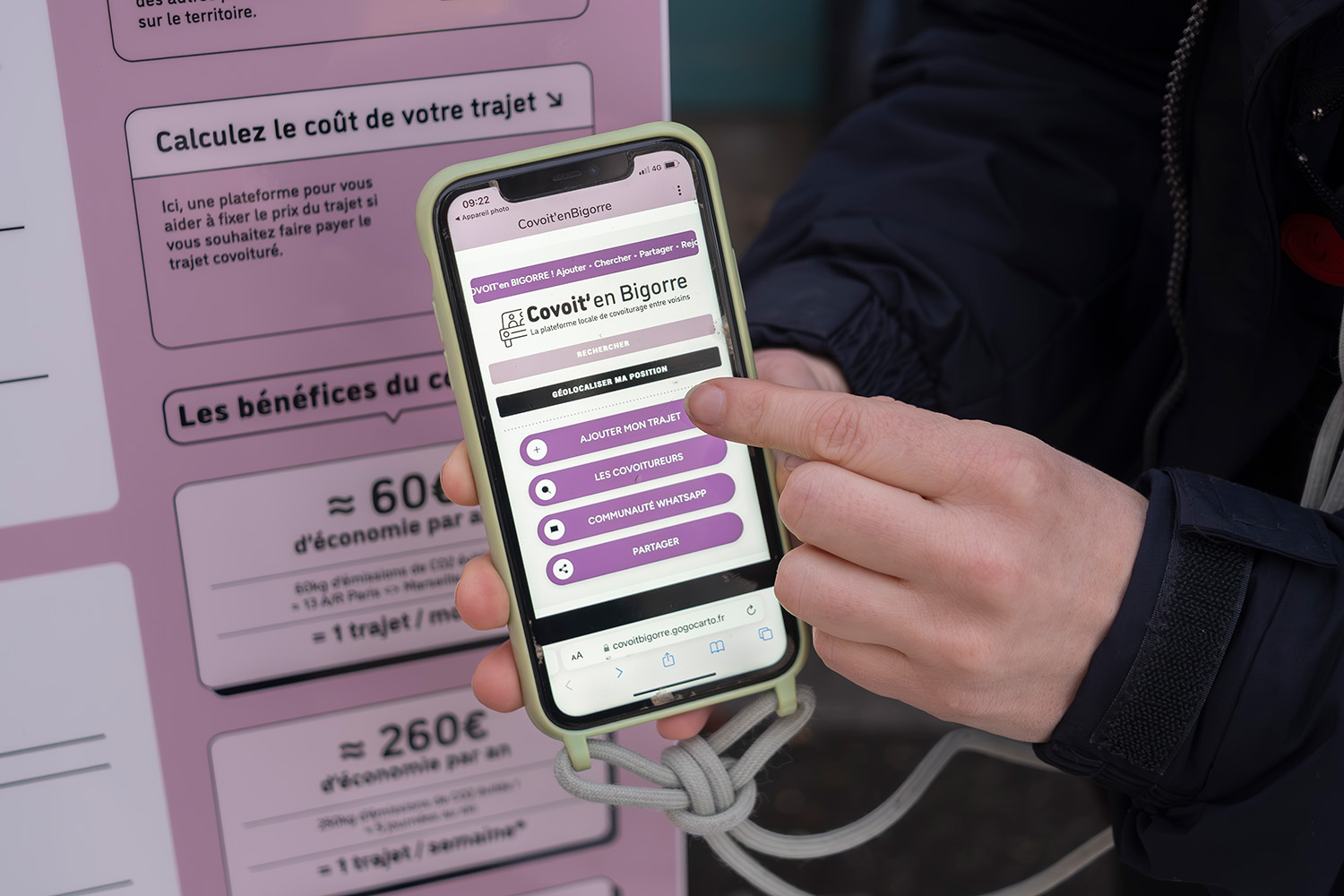 Plateforme locale Covoit'en Bigorre consultée sur un téléphone