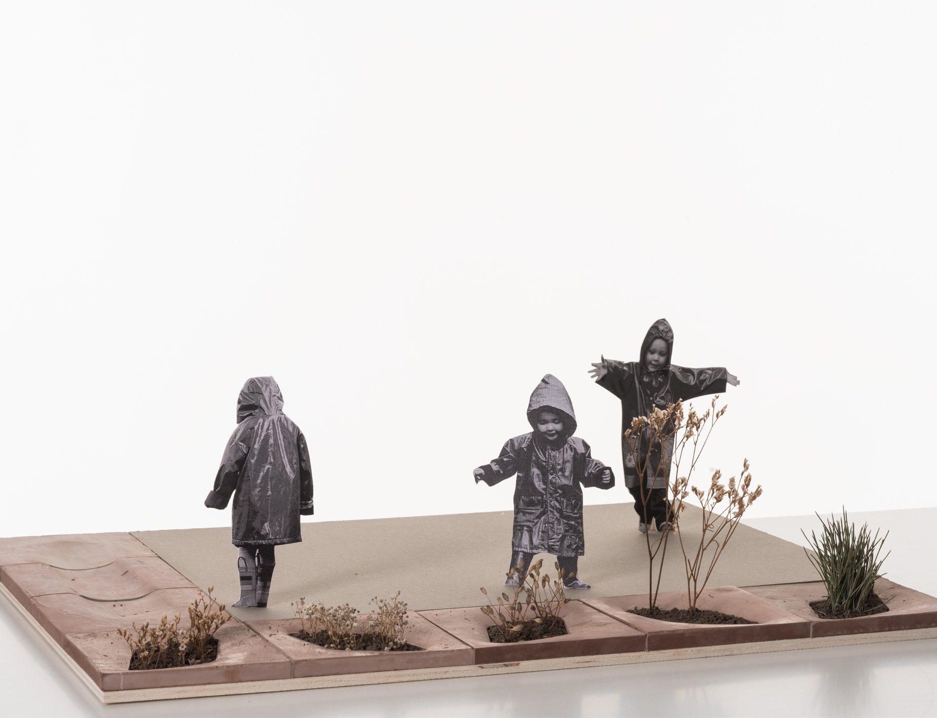 Maquette des dalles de pluie manipulée par des enfants