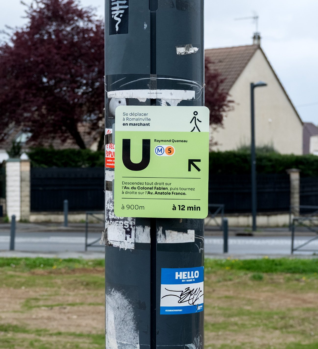 Détail d'un panneau de jalonnement piéton
